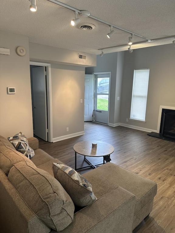 Apartment 2 Bedroom Loft 10 Min From Downtown
