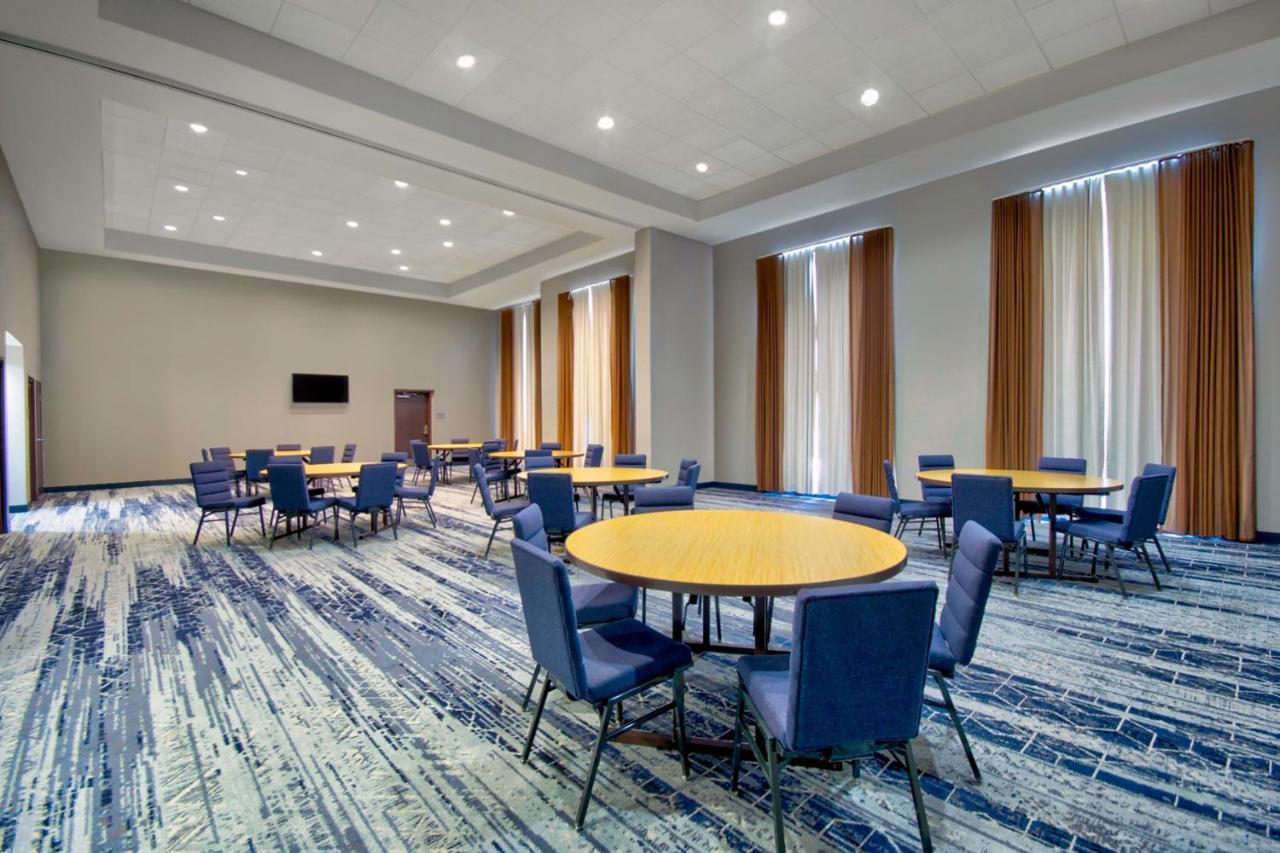 Hotel Courtyard By Marriott Hills