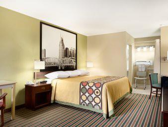 Super 8 By Wyndham West