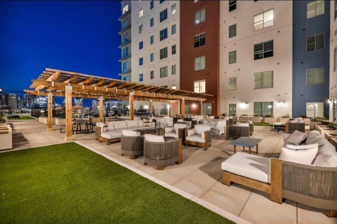 Apartment The Hendrix W/pool & Free Parking *