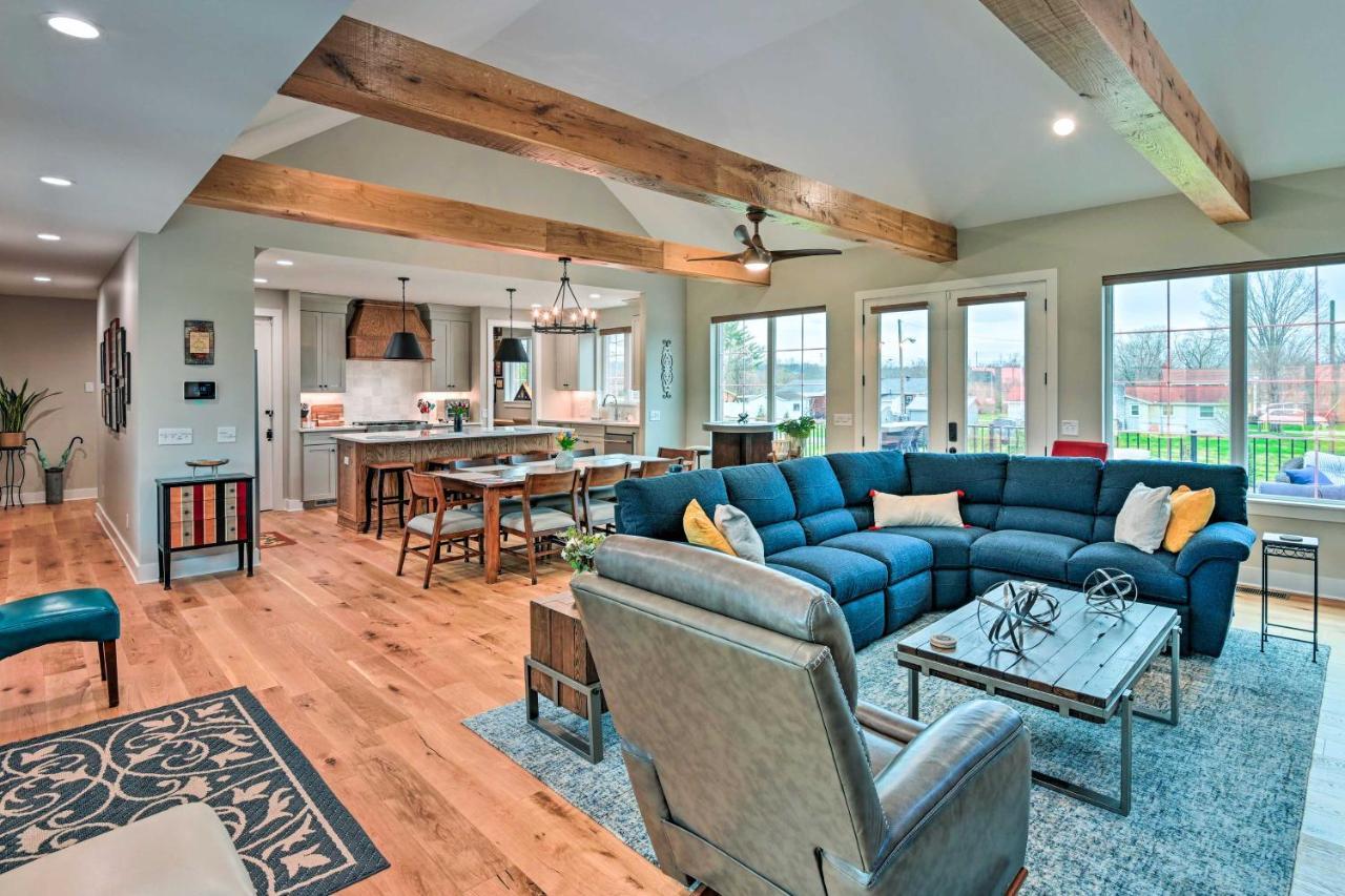 Beautiful Near Downtown With Hot Tub! Holiday home