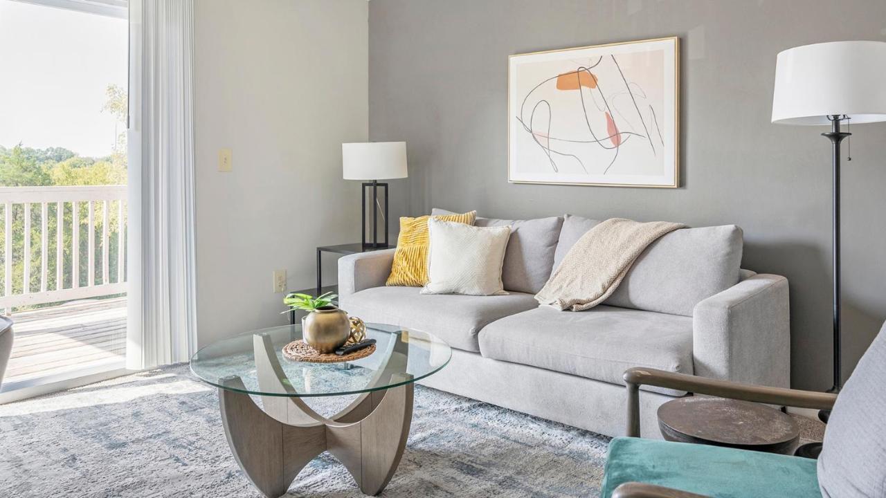 Apartment Modern In Prime Location Id8103x6