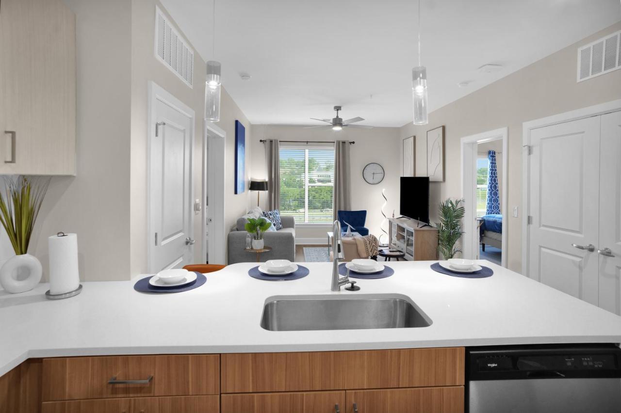 Apartment The Hendrix W/pool & Free Parking