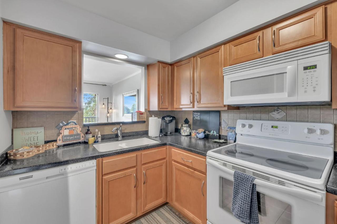 Nash Gold Private - 2bed, 2bath, Sleep 6, 25 Min Walk To Broadway And Attractions, Pool, Gym Apartment