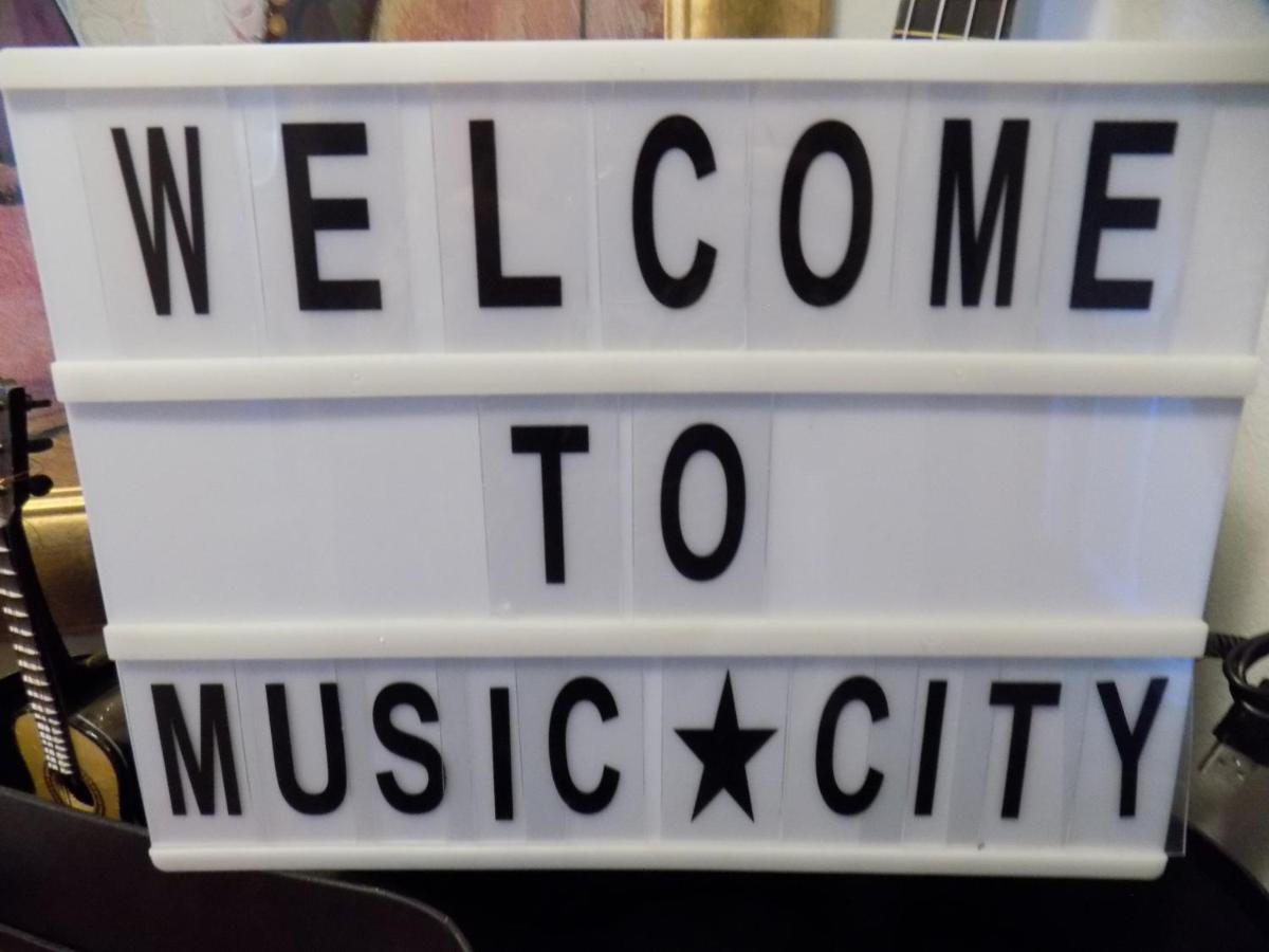Apartment Heart Of Downtown/walk To Broadway & The Action/bars/music Venues/honky Tonks! Nashville