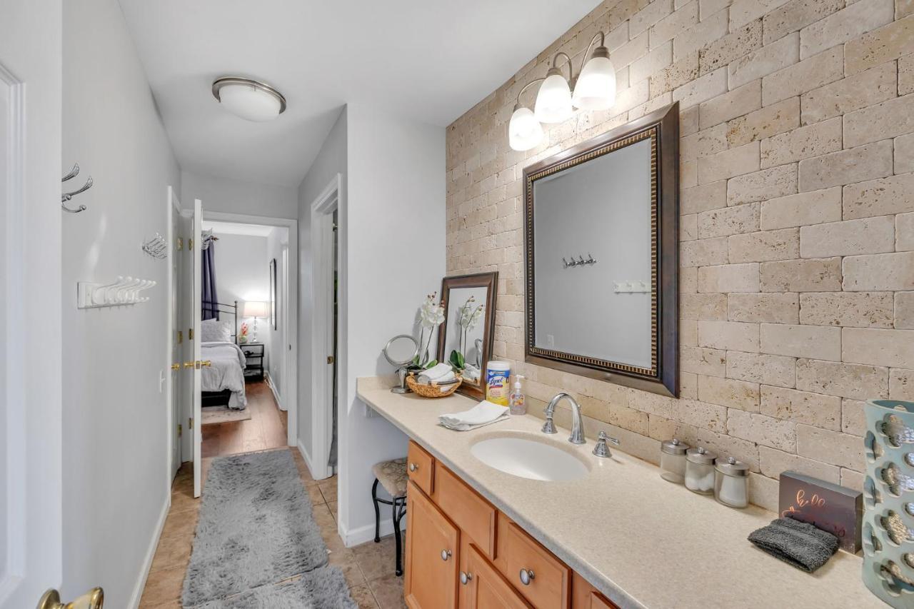 Nash Gold Private - 2bed, 2bath, Sleep 6, 25 Min Walk To Broadway And Attractions, Pool, Gym Apartment *