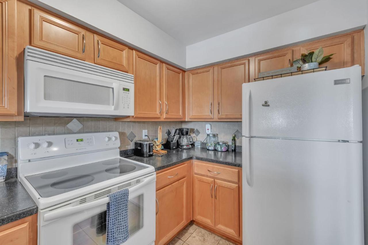 Nash Gold Private - 2bed, 2bath, Sleep 6, 25 Min Walk To Broadway And Attractions, Pool, Gym *