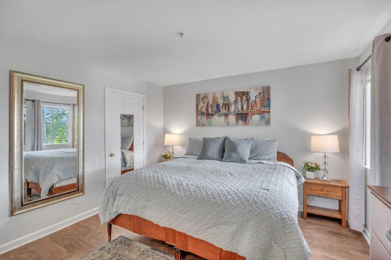 Nash Gold Private - 2bed, 2bath, Sleep 6, 25 Min Walk To Broadway And Attractions, Pool, Gym Apartment