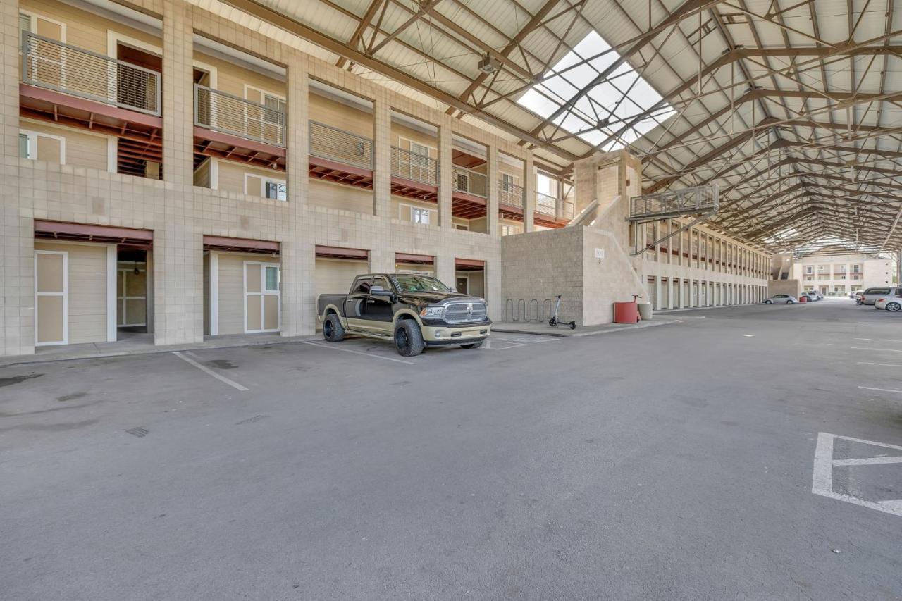 Apartment Nash Gold Private - 2bed, 2bath, Sleep 6, 25 Min Walk To Broadway And Attractions, Pool, Gym