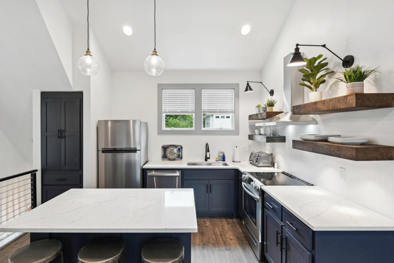 Vacation Near Bridgestone Arena! Apartment