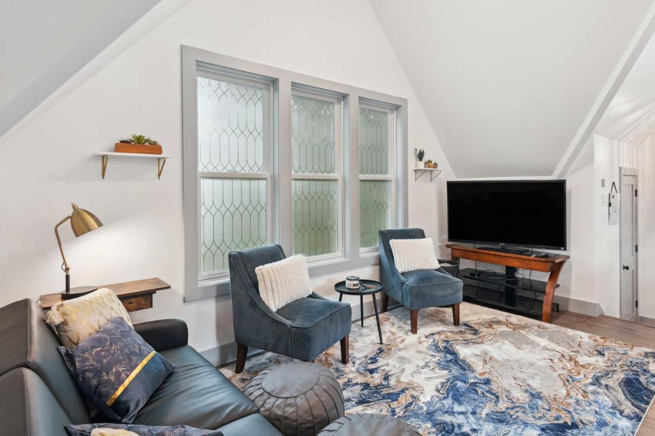 Vacation Near Bridgestone Arena! Apartment