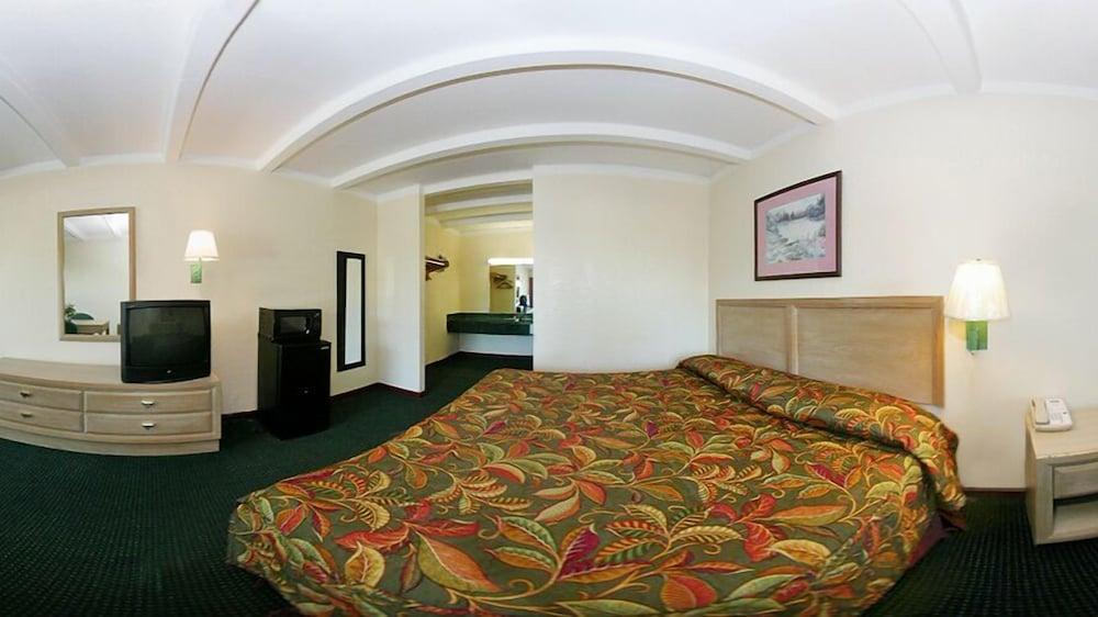 Hotel Rodeway Airport