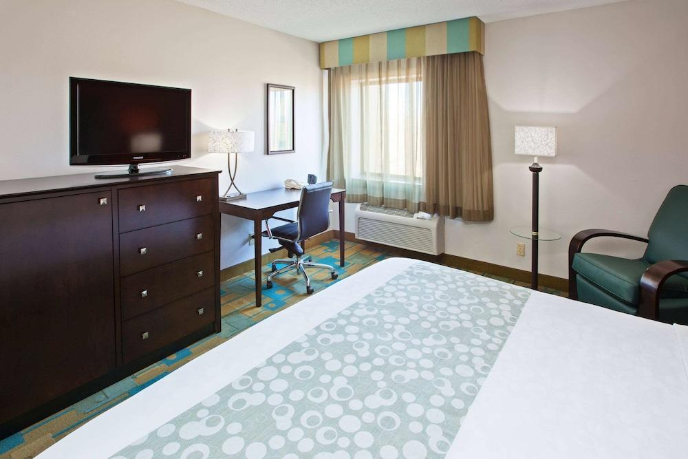 La Quinta By Wyndham Airport Hotel