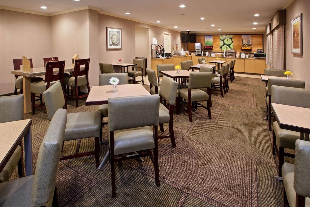 La Quinta By Wyndham Airport 3*