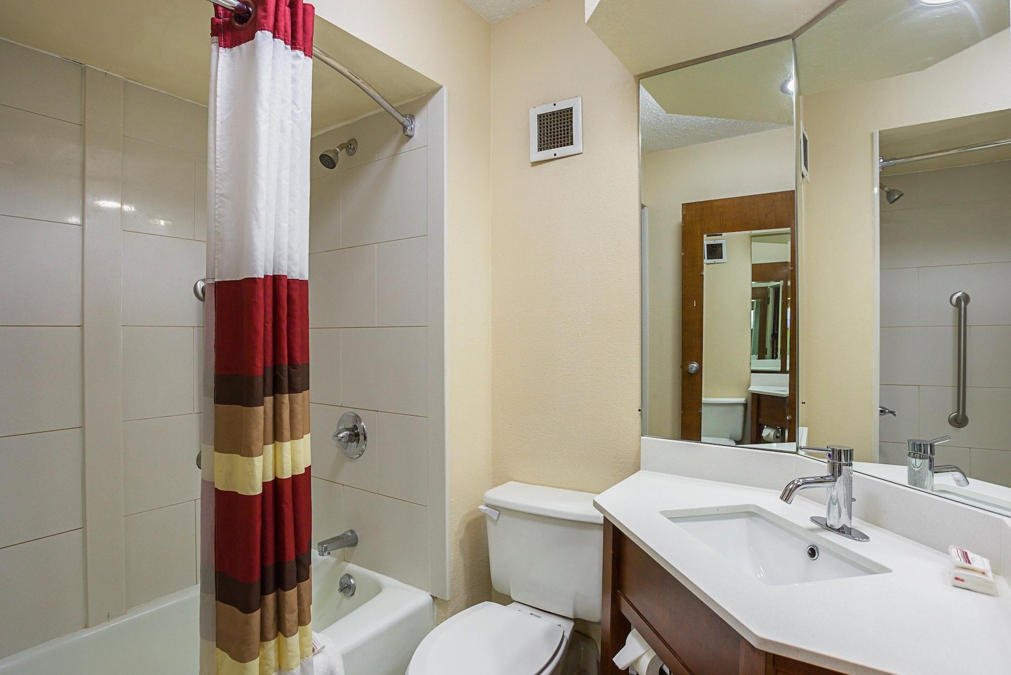 Red Roof - Music Motel Nashville