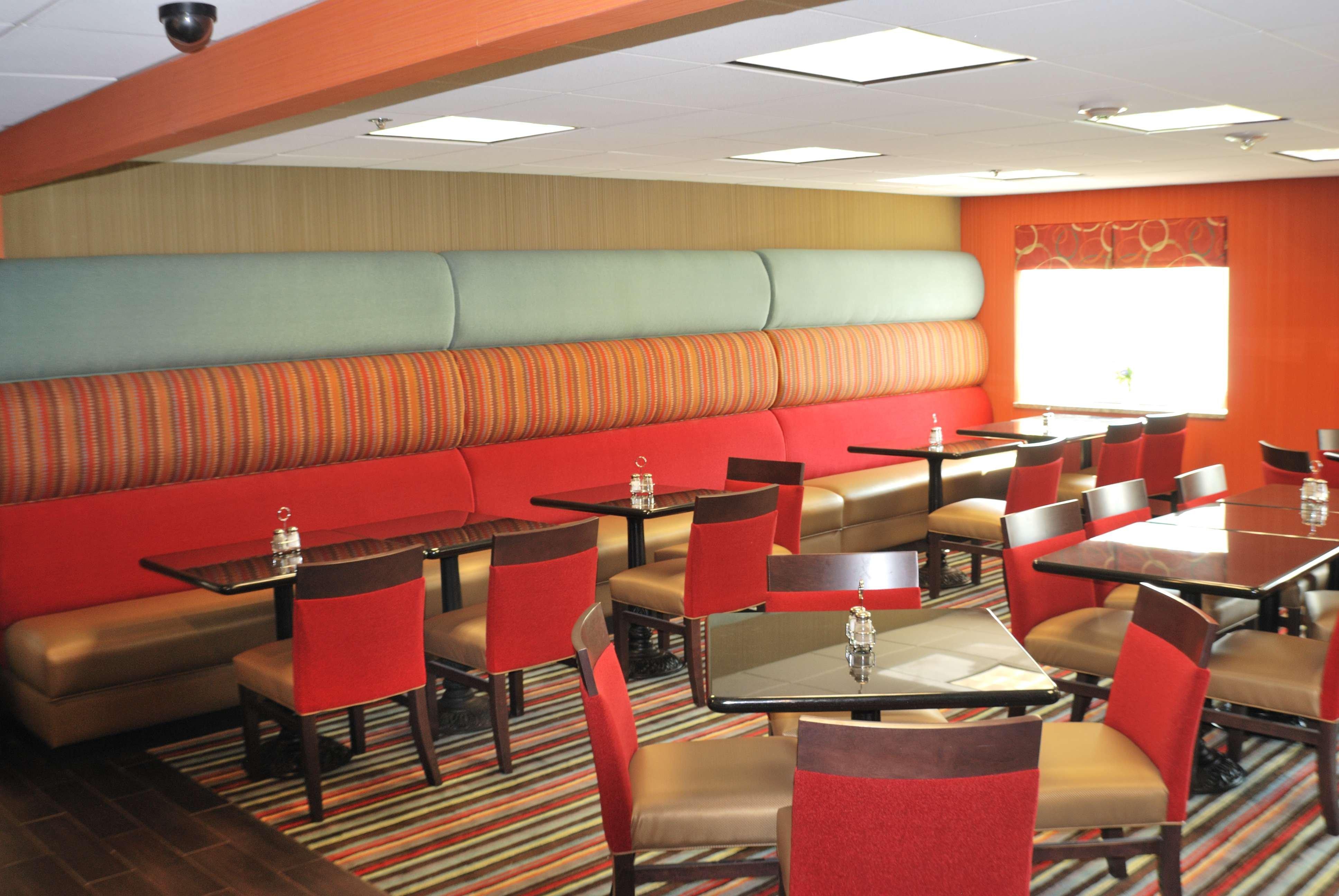 Express W-i40 By Ihg Hotel 3*