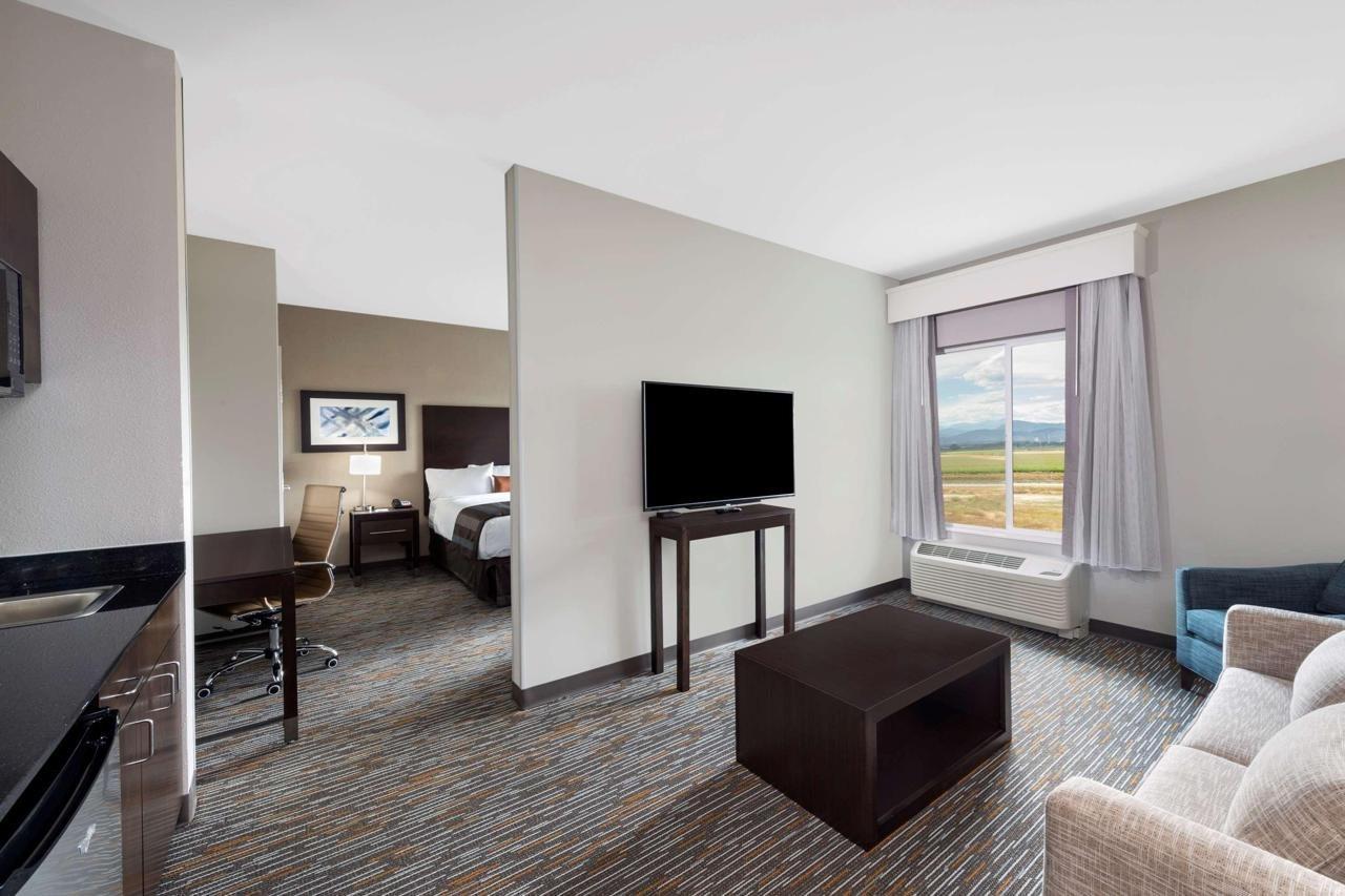 Hampton By Hilton Airport Century Place 3*