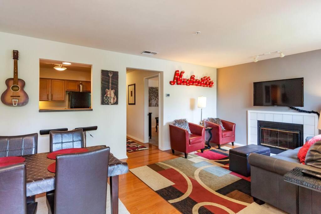 New Listing Gorgeous Downtown On The River Walk To #2 *