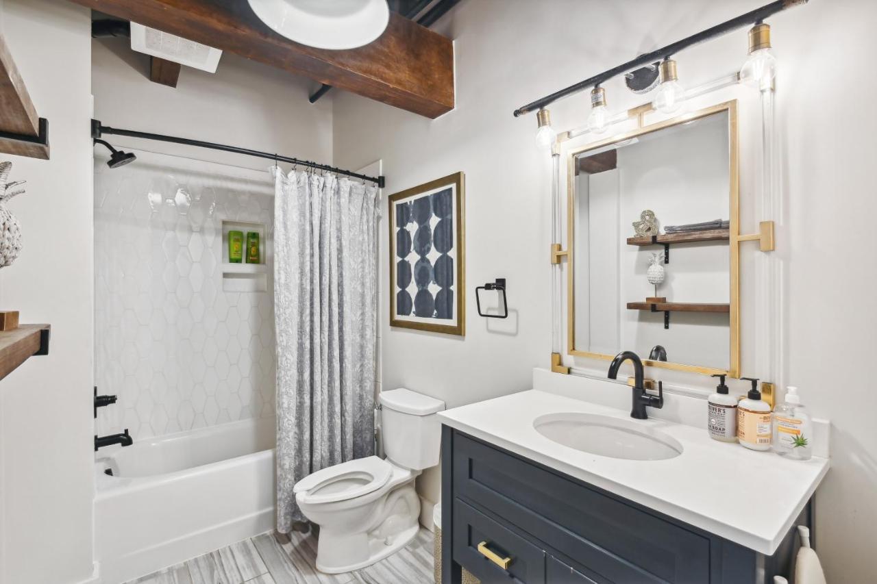 With Pool Access 2 Mi To Downtown Nashville! Nashville