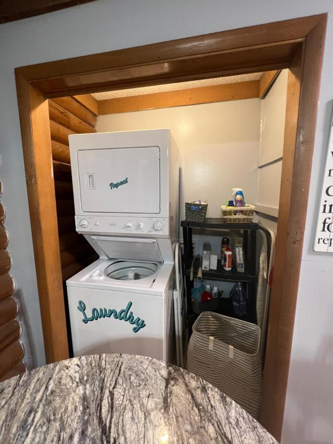 Apartment Log Close To Percy Preist *