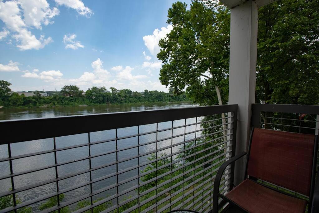 New Listing! Gorgeous Downtown Walk To On The River #3 Aparthotel