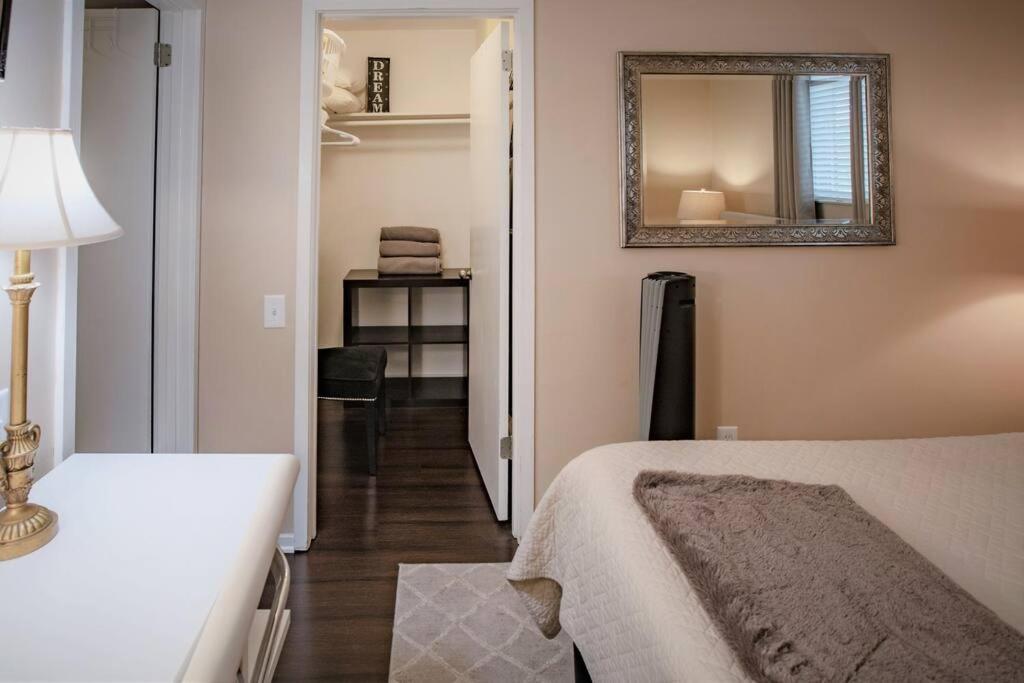 New Listing! Gorgeous Downtown Walk To On The River #3 Aparthotel
