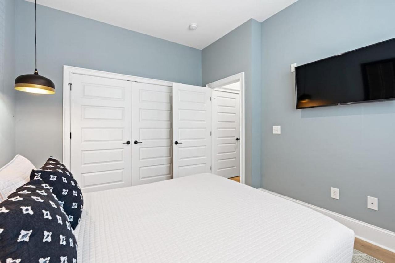 Close To Broadway And Walkable Area With 4 Beds, 2 Bedrm Nashville