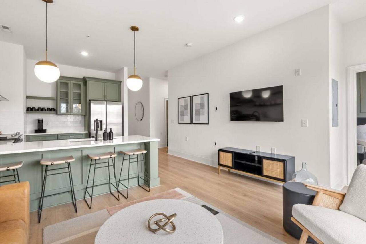 Chic Spacious 2 Bedroom Walk To Coffee And Restaurants Apartment *