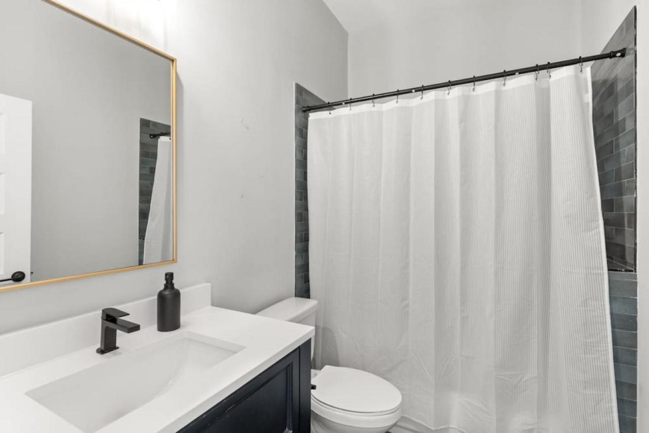 Chic Spacious 2 Bedroom Walk To Coffee And Restaurants Apartment