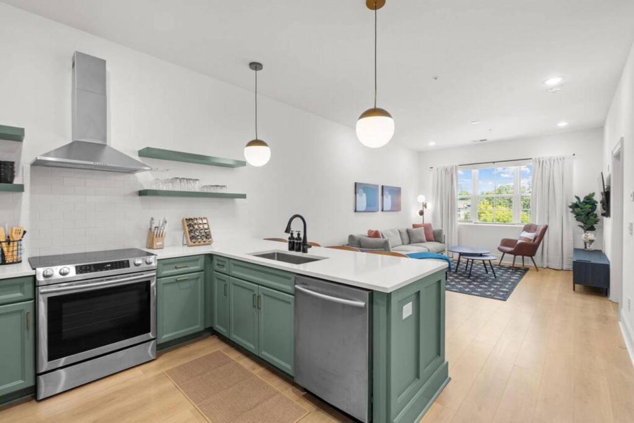 Apartment Chic And Cozy Designer 3 Miles To Downtown *