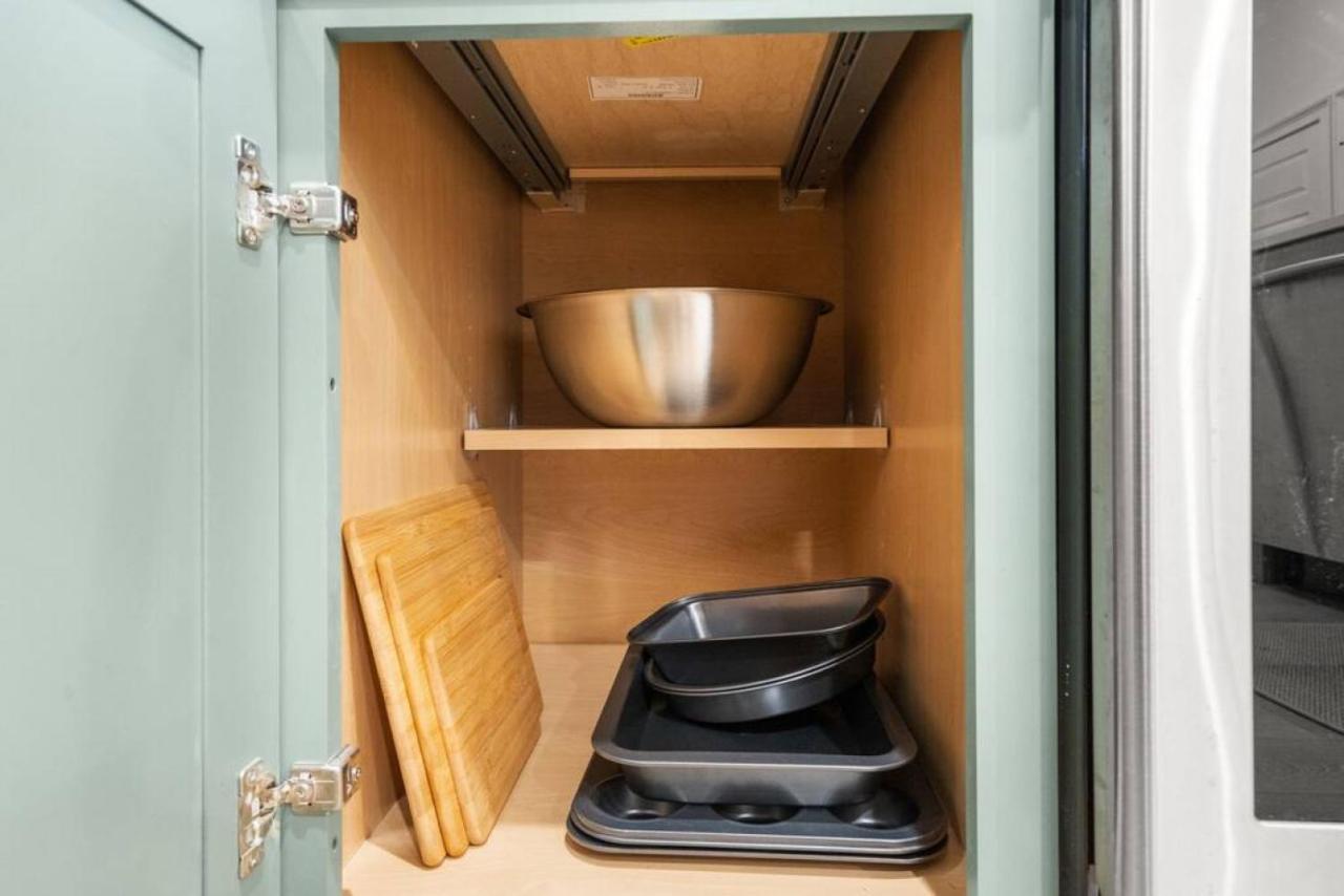 Chic And Cozy Designer 3 Miles To Downtown Apartment *