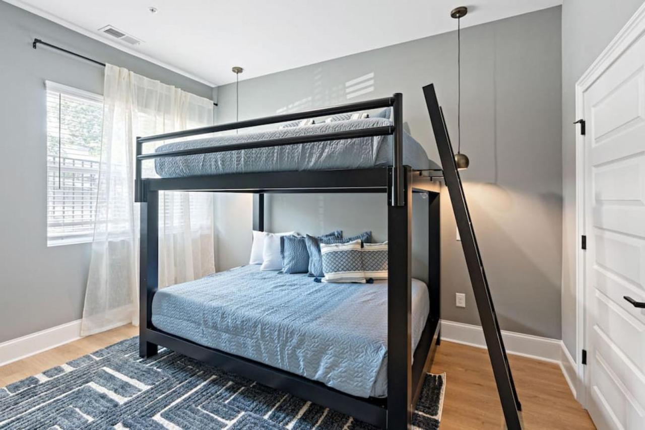 Apartment Chic 5 Bed, 2 Bedroom Free Parking - 3 Miles To Broadway *