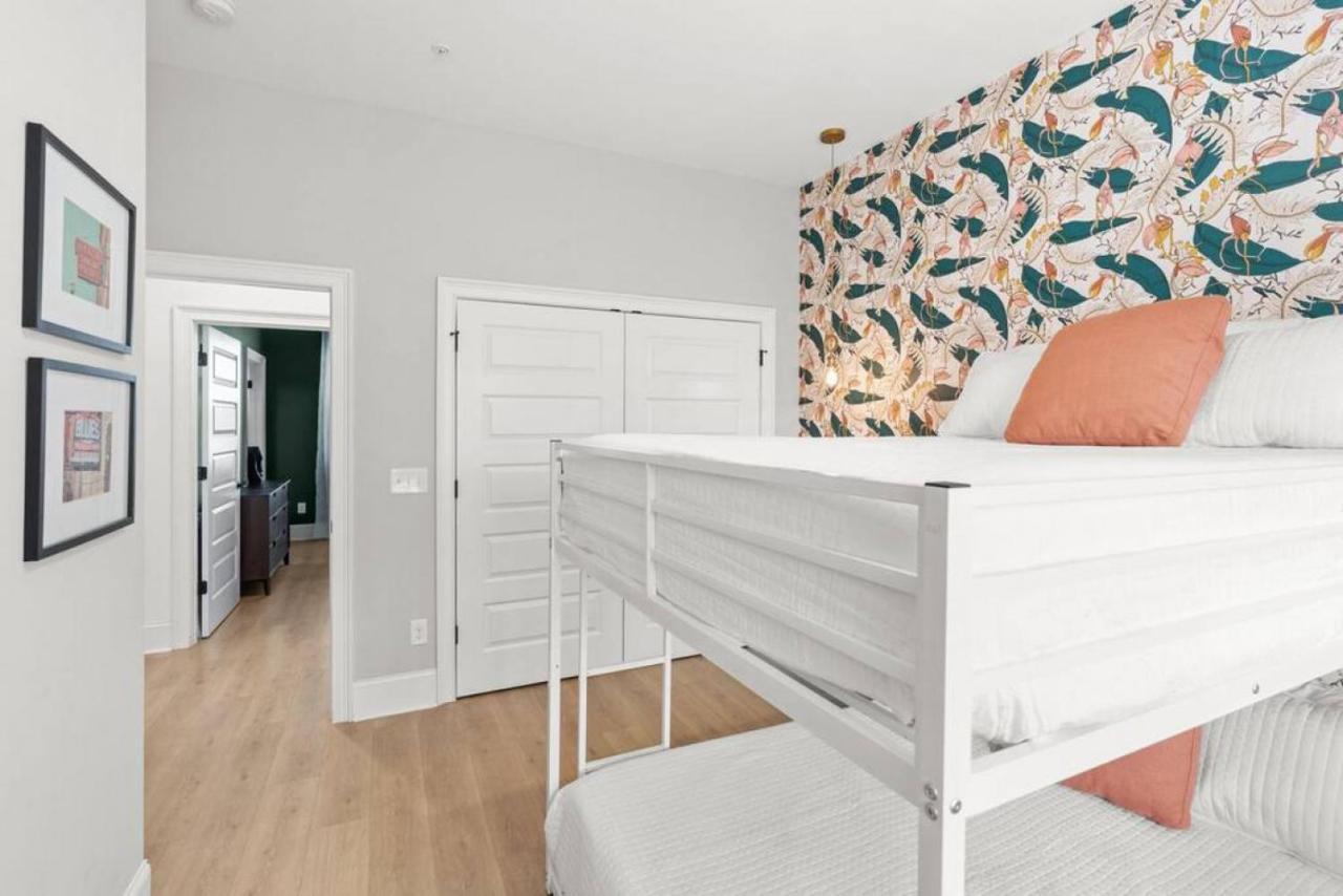 Luxury 2 Bedroom Walk To Coffee And Restaurants Apartment Nashville