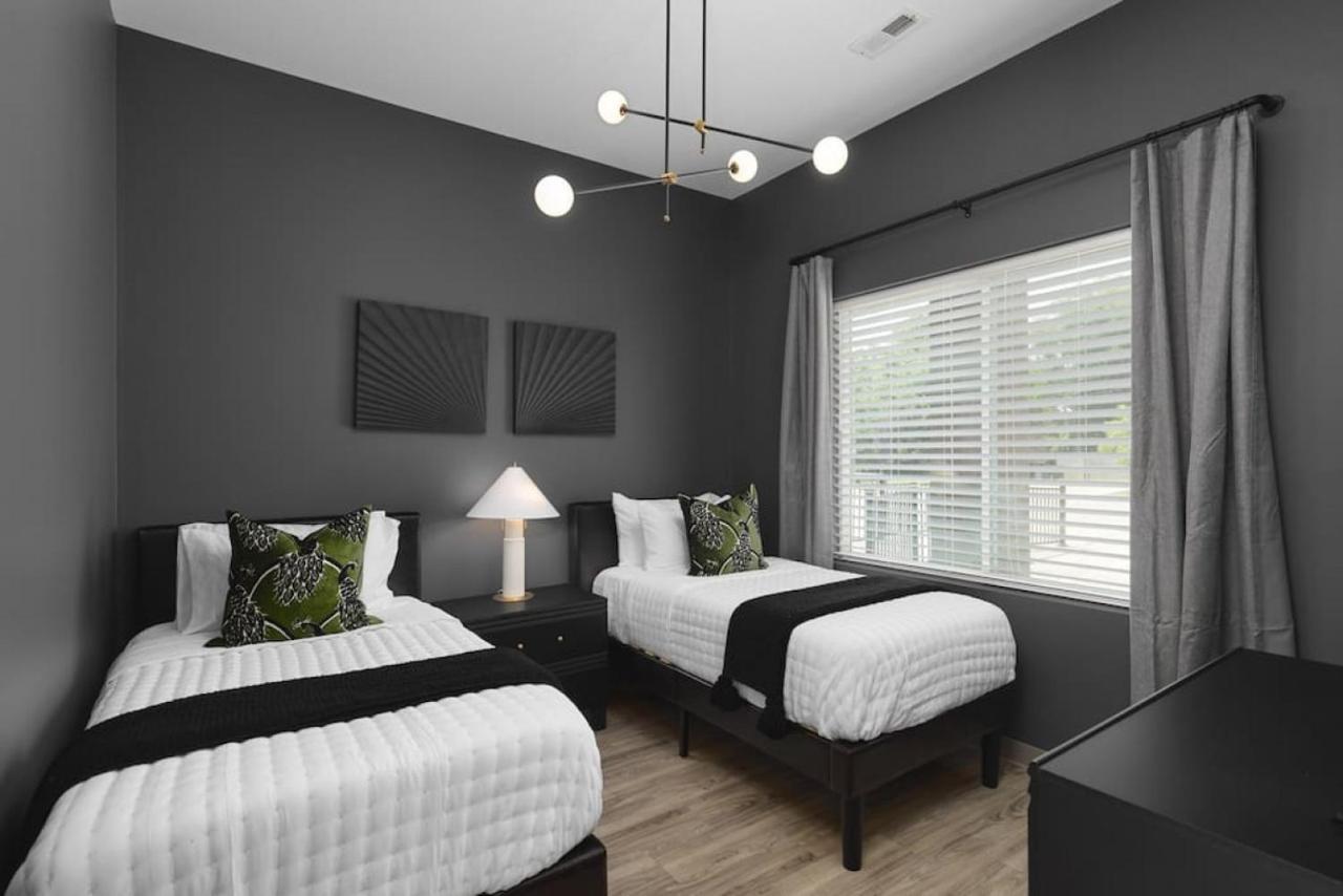 Chic 4 Bedroom, 7 Beds - Walk To Restaurants *