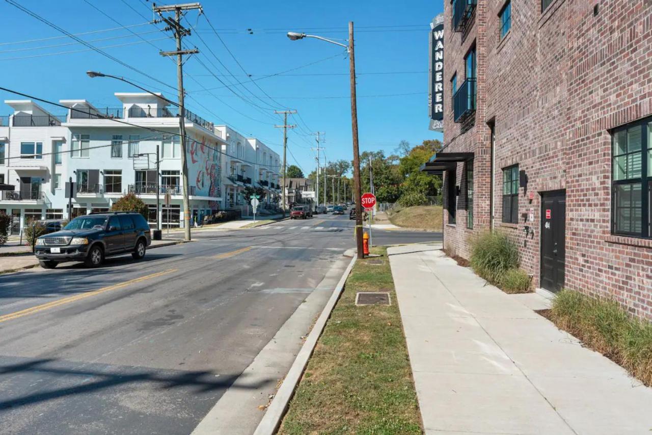 Luxury Design Condo, Close To Downtown Broadway & Coffee