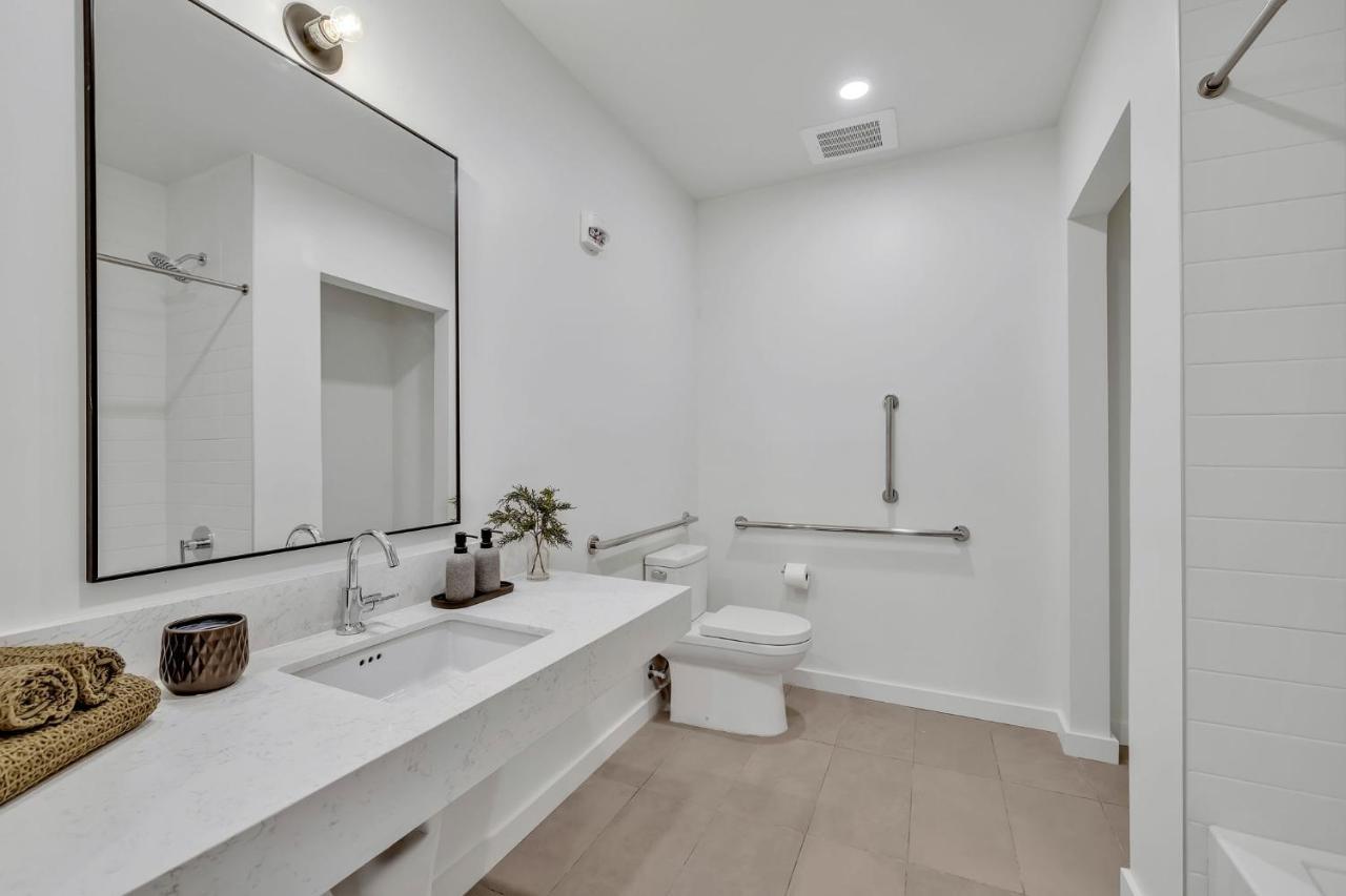Huge Downtown Corner Unit- Pool-gym-walk 2 Broadway Aparthotel