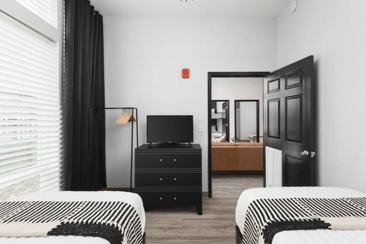 Modern Comfort Only 2 Mile To Downtown Broadway