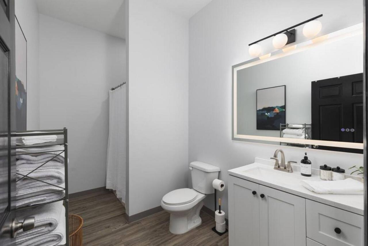 Modern Comfort Only 2 Mile To Downtown Broadway Nashville