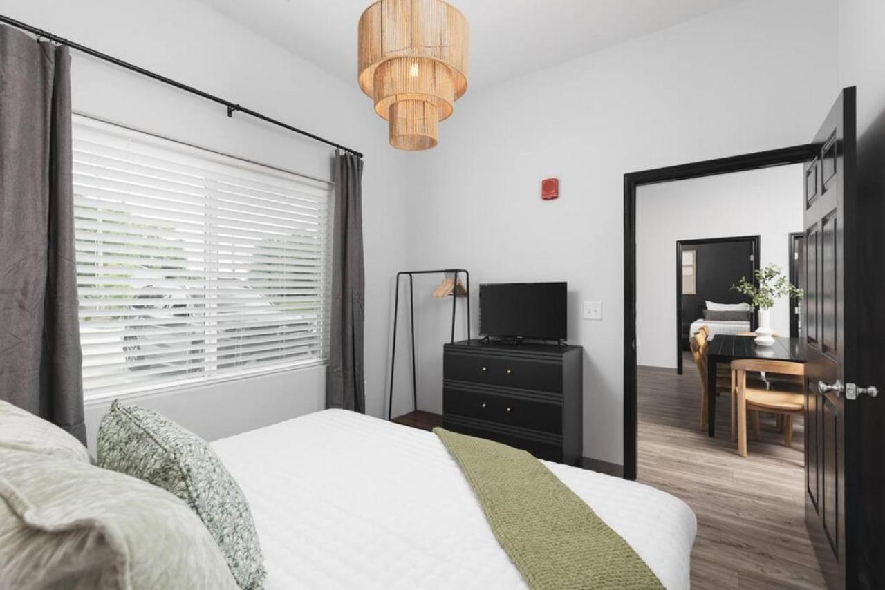 Modern Comfort Only 2 Mile To Downtown Broadway