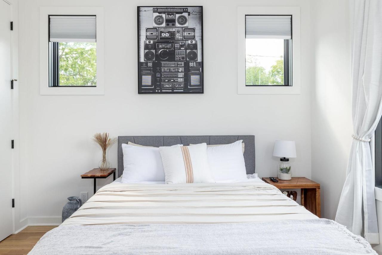 Extra Spacious 4 Bed / 4.5 Bath Music Row Holiday home