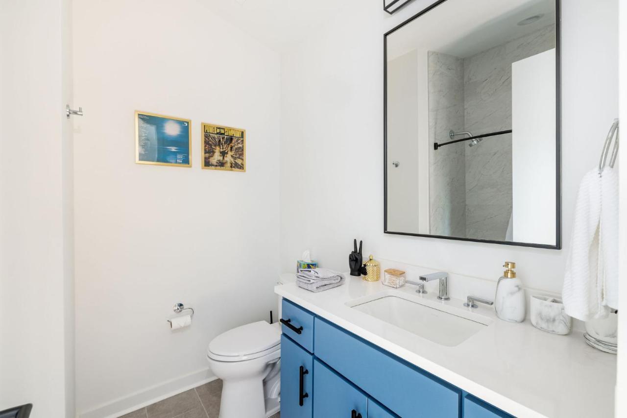 Extra Spacious 4 Bed / 4.5 Bath Music Row Nashville