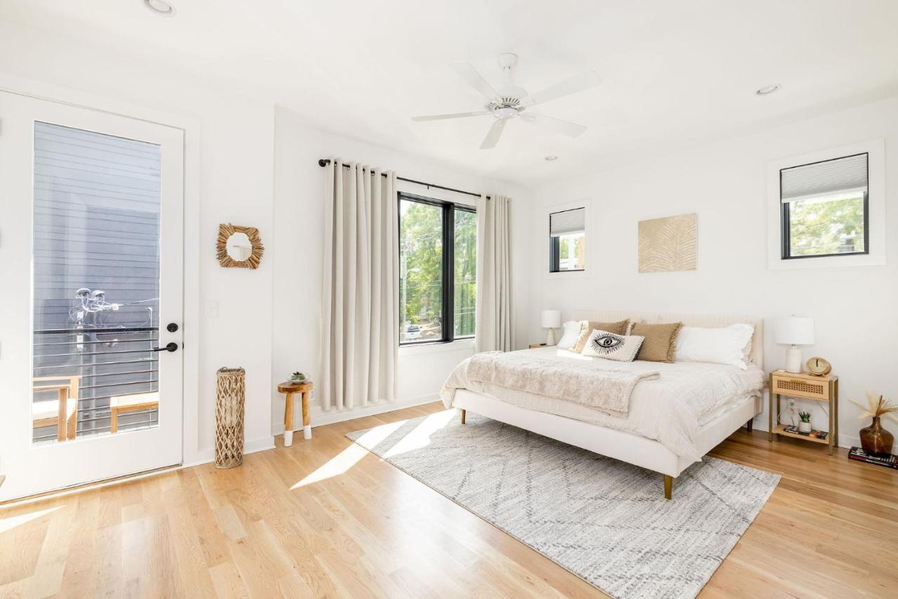 Extra Spacious 4 Bed / 4.5 Bath Music Row Holiday home *