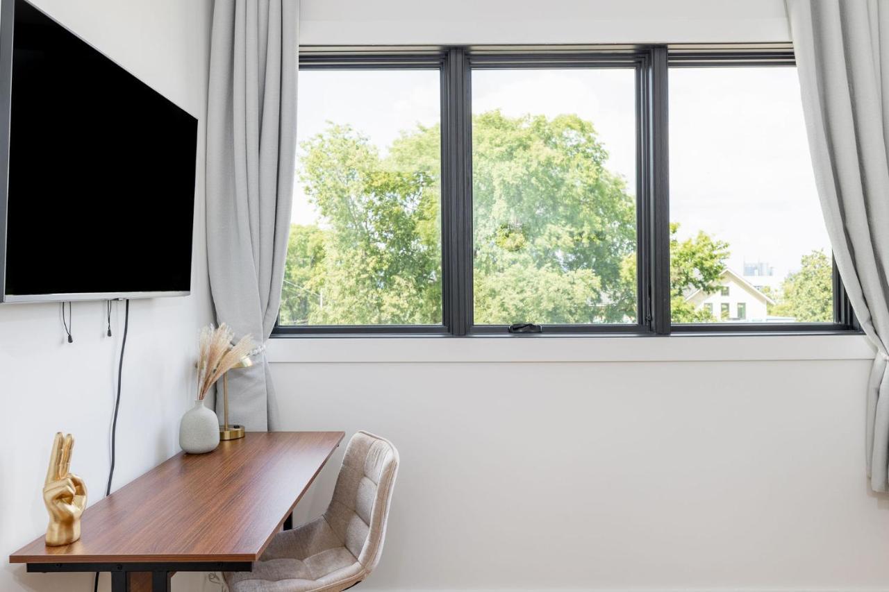 Extra Spacious 4 Bed / 4.5 Bath Music Row Nashville