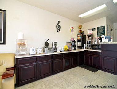 Super 8 By Wyndham West Hotel