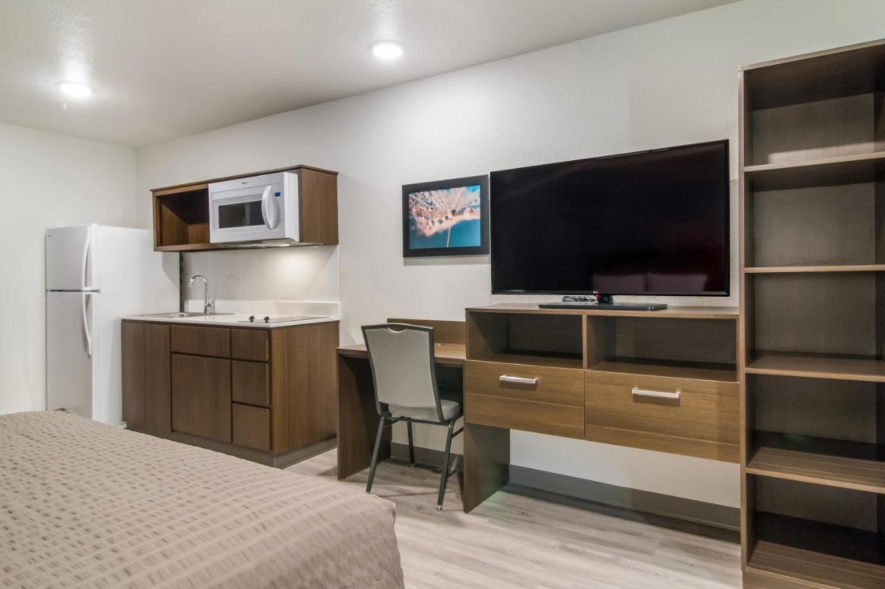 Hotel Woodspring Hermitage - Airport 3*