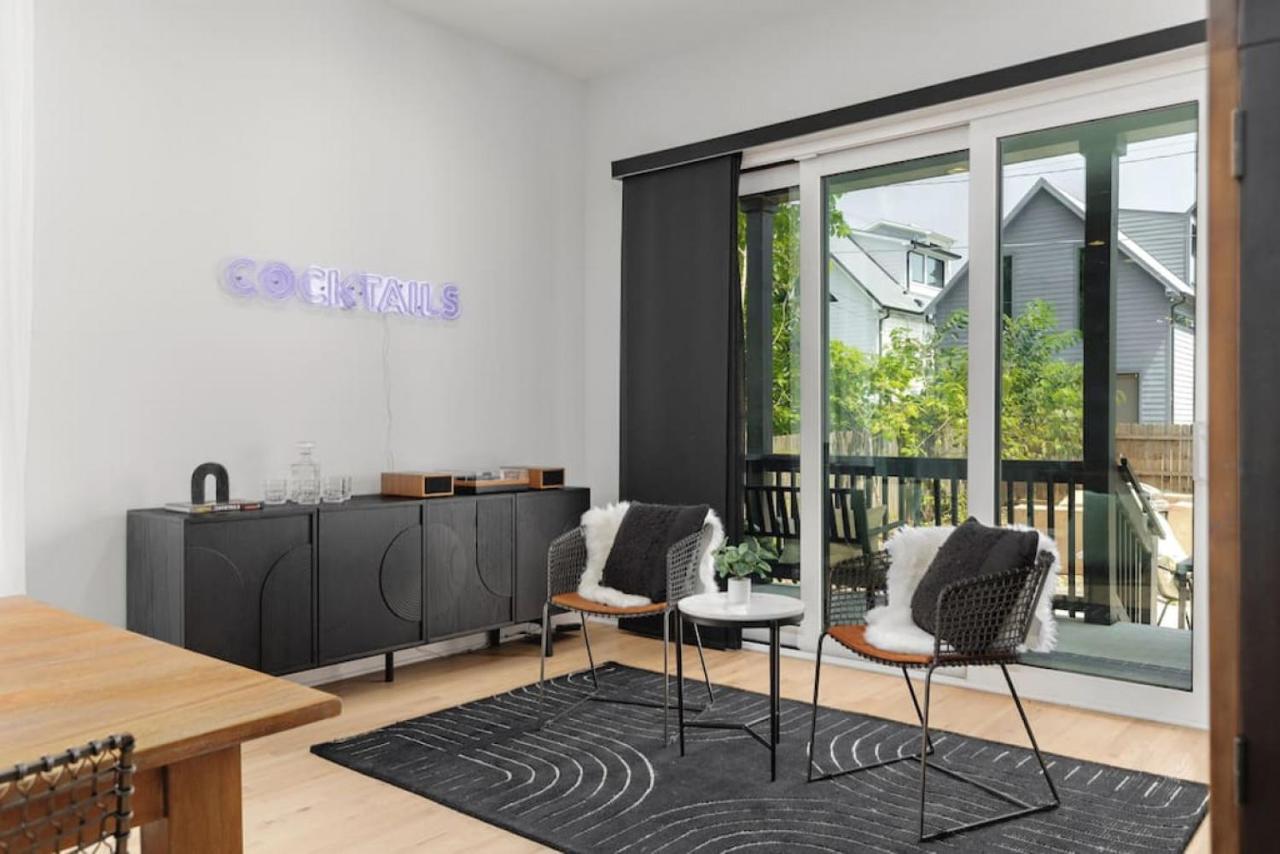 Huge Rooftop Patio At Stunning Spacious House