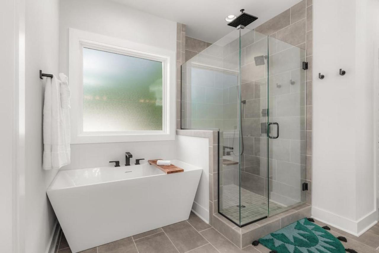 Huge Rooftop Patio At Stunning Spacious House Holiday home *