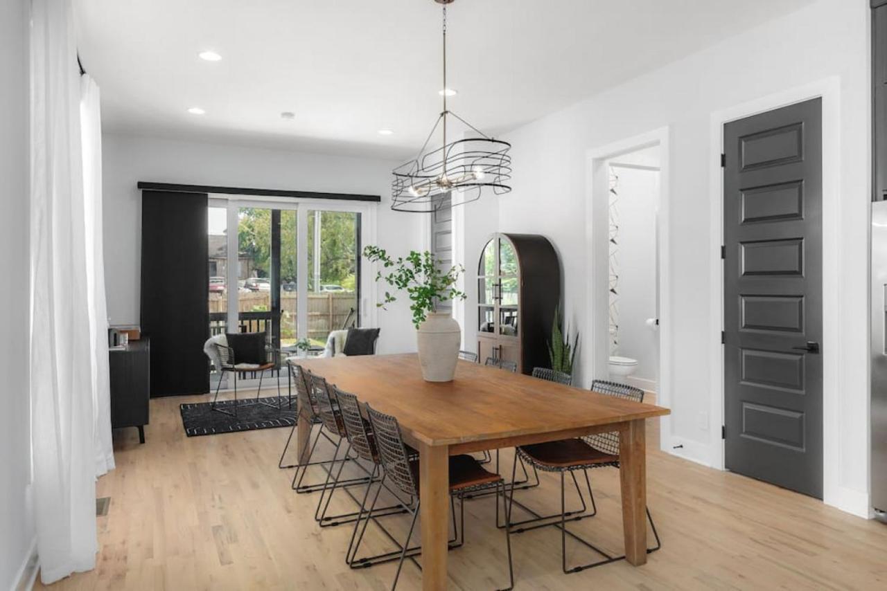 Holiday home Huge Rooftop Patio At Stunning Spacious House