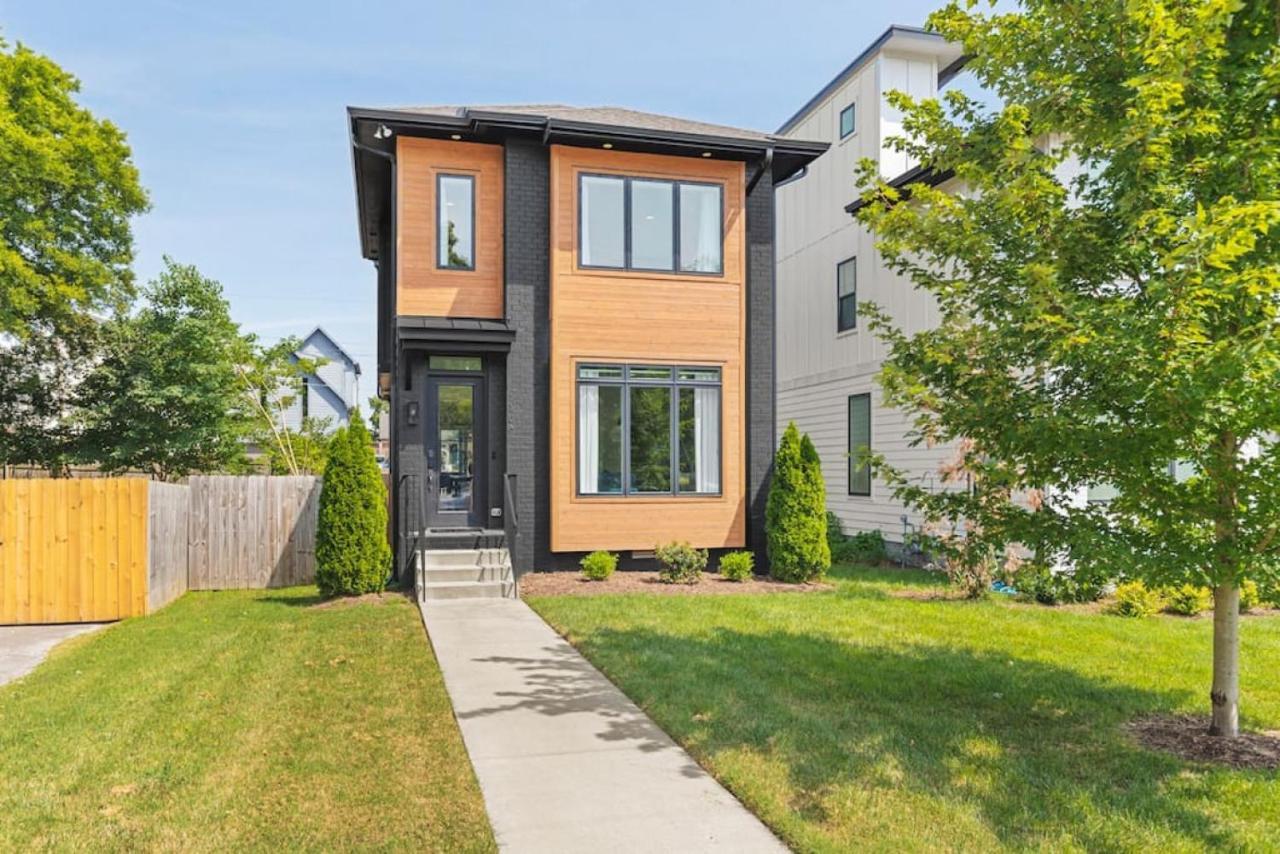 Huge Rooftop Patio At Stunning Spacious House Holiday home