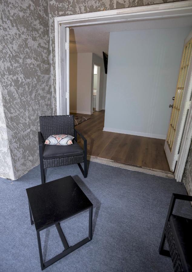 Elegant 3 Bedroom Apt With Free Parking And Balcony Nashville